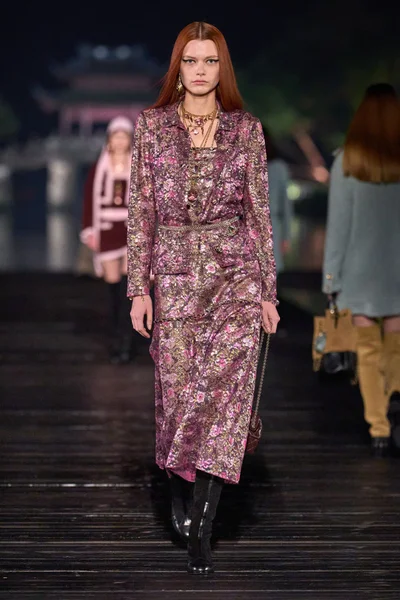 Look 39